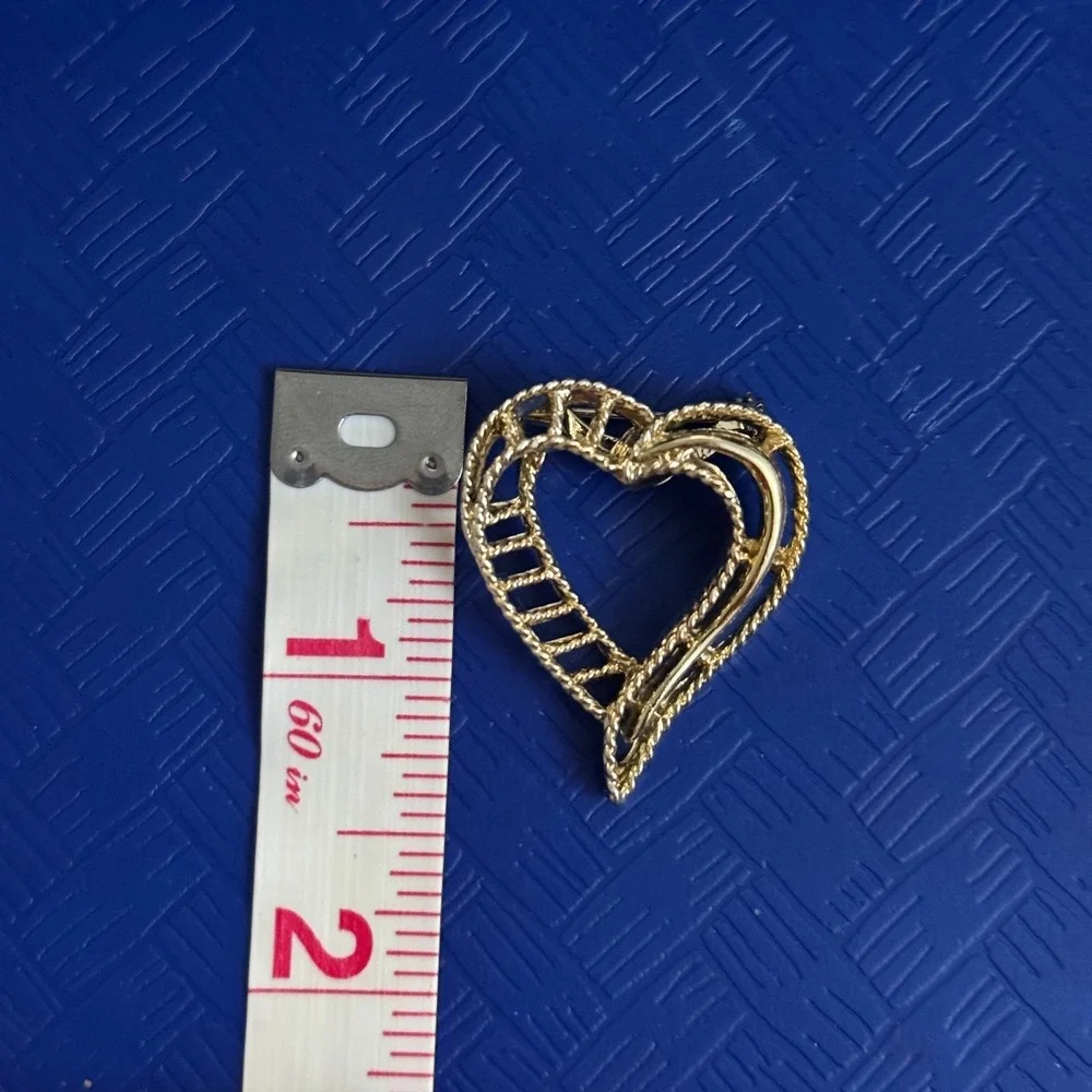Vintage‎ Signed Brooch Pin Lot 4 Pc Gold Tone Cameo Heart Monogram Pearl